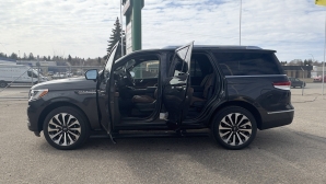 used vehicle, used SUV, 2022 Lincoln Navigator Reserve,  used vehicle for sale, used SUV for sale,  used vehicle for sale near me, used SUV for sale near me,,  used vehicle for sale Prince Albert, used SUV for sale Prince Albert, Used Vehicle Saskatchewan, used SUV Saskatchewan, used car dealership near me, car dealership near me, local car dealership, near me, used Ford car for sale, used Toyota car for sale, used Lincoln for sale, used chevy for sale
