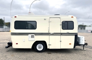 used boler travel trailer, Boler trailer, fiberglass trailer, molded trailer, lightweight trailer, vintage camper, "egg on wheels", Winnipeg-made trailer