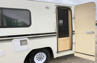 used boler travel trailer, Boler trailer, fiberglass trailer, molded trailer, lightweight trailer, vintage camper, "egg on wheels", Winnipeg-made trailer