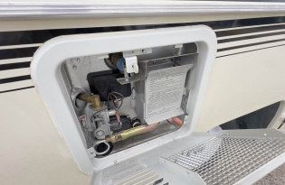 used boler travel trailer, Boler trailer, fiberglass trailer, molded trailer, lightweight trailer, vintage camper, "egg on wheels", Winnipeg-made trailer